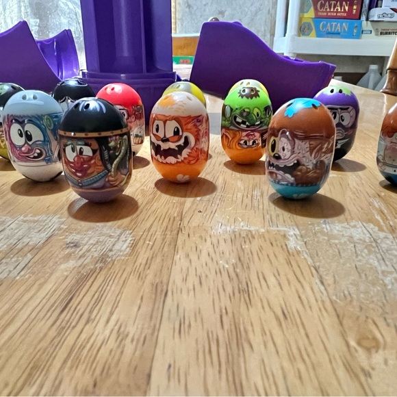 Mighty Beanz 2017-2018 Series 1 & Series 2 Storage & Characters - Picture 5 of 10